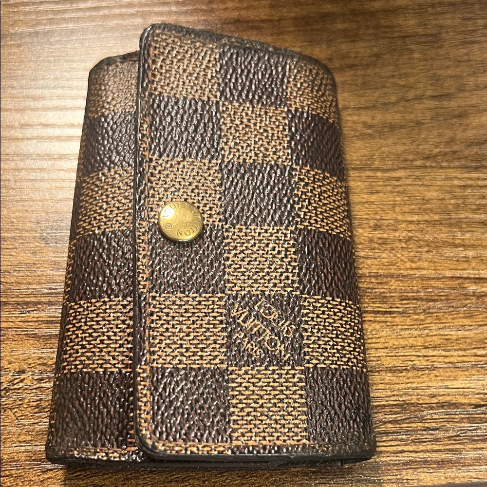 100% Authentic Louis Vuitton Brown Damier Key & Card Holder with Gold Snap